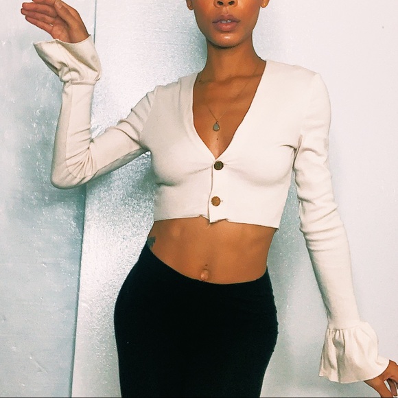 Flare Sleeve Crop Top - Picture 4 of 5